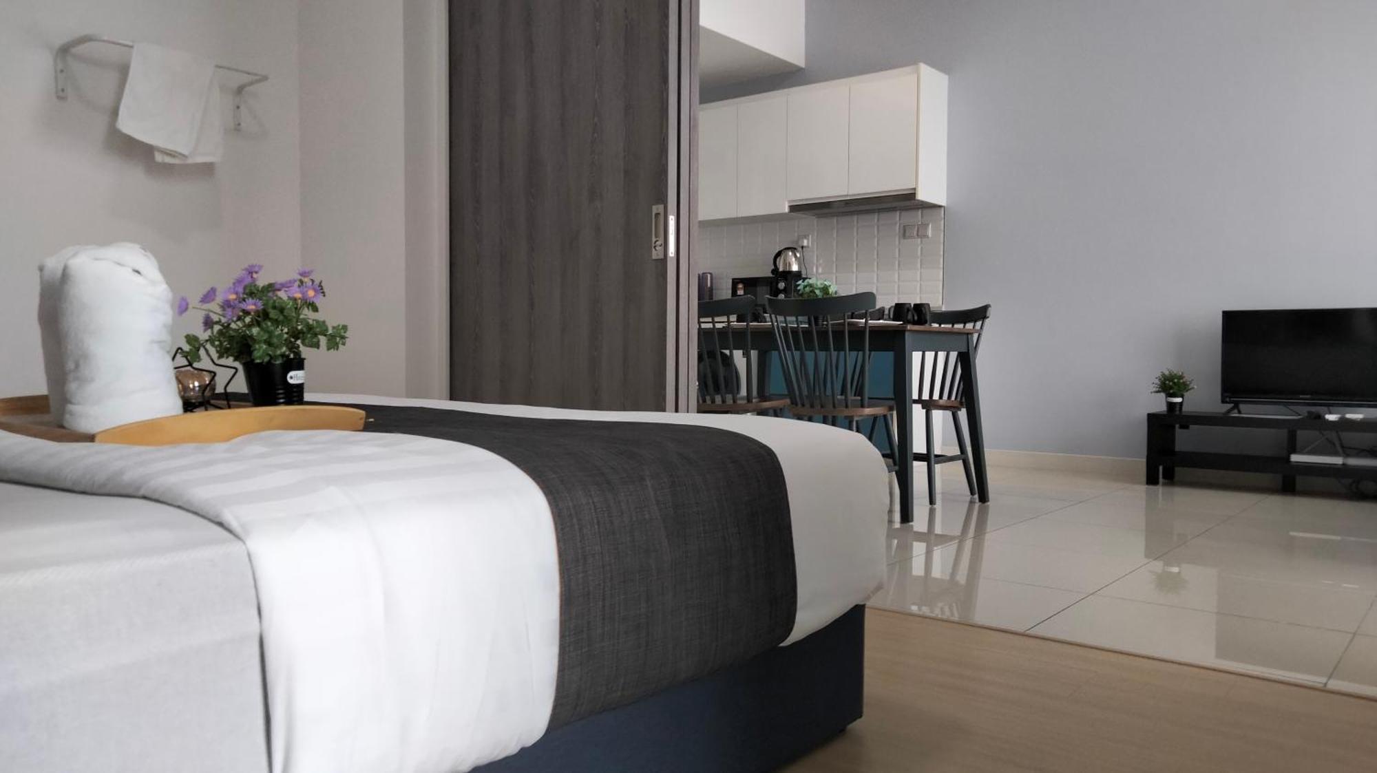 Continew Residence By Homebrickz Kuala Lumpur Esterno foto